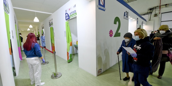 Covid in Italia, oltre 1,4 milioni di anziani non sono vaccinati