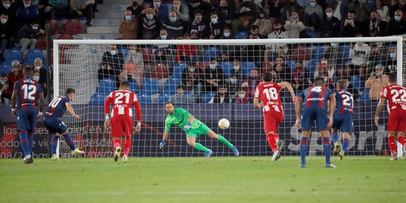 Liga, l'Atletico Madrid frena con il Levante. Real Sociedad in vetta