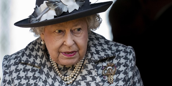 Inghilterra in ansia per la Regina Elisabetta: altre due settimane a riposo