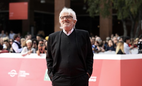 Un anno senza Gigi Proietti: tutti i programmi sulla Rai e il suo ultimo film in uscita