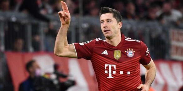 Bayern agli ottavi, tris di Lewandowski. Vincono Chelsea e Barcellona