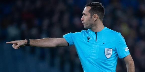 Moviola Roma-Bodo, l'arbitro è scarso: non ne azzecca una!