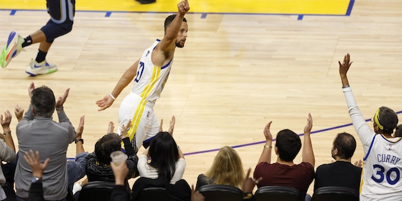 Nba, i Warriors non si fermano. Bucks, ko beffa coi Knicks