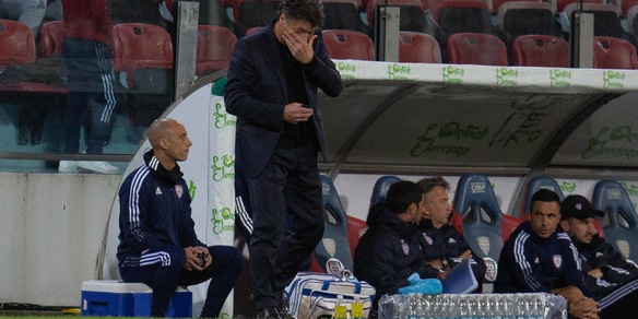 Cagliari, sale la tensione