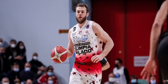 L'Olimpia vince ancora, Brindisi al secondo posto. Ok Napoli