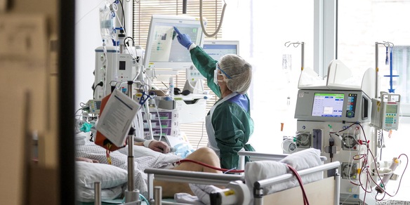 Covid: Singapore non pagherà più cure a chi non si vaccina per scelta