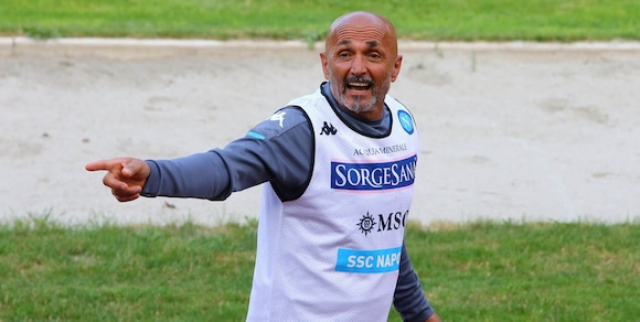 Spalletti tra selfie e mozzarelle: ecco la sua giornata a Napoli