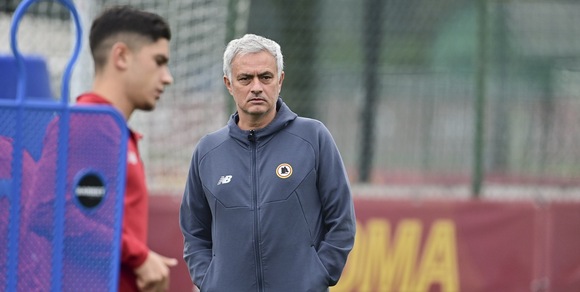 Roma, tre giorni di stop: Mourinho vola a Londra. Gli infortunati a Trigoria