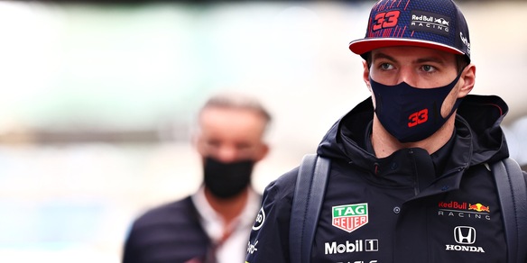 F1, Max Verstappen multato di 50 mila euro per aver toccato la Mercedes