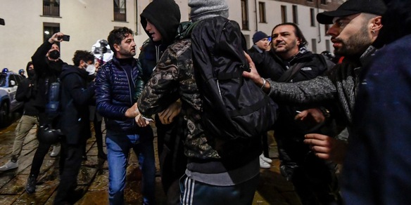 I No Green pass violano Milano: arresti e denunce