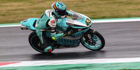 Moto3, è di Artigas l'ultima vittoria della stagione a Valencia. Acosta cade