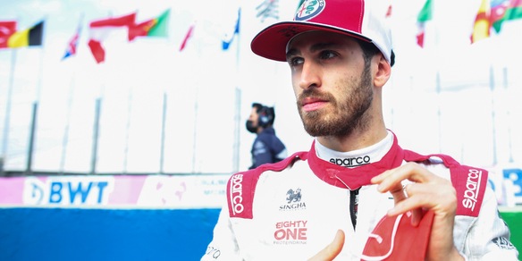 F1, ora è ufficiale: Alfa Romeo scarica Giovinazzi, al suo posto Guanyu Zhou