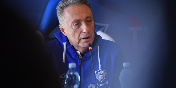 Sassari, la carica di coach Bucchi: "Aspetto cambio di rotta"