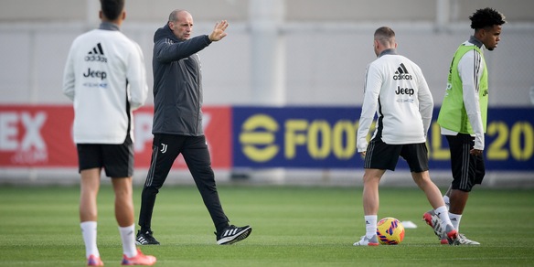 Juve, Allegri sfida la Lazio senza Chiellini, Dybala e Ramsey: i convocati