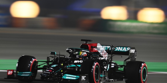 F1, Gp Qatar: Hamilton in pole position davanti a Verstappen. Leclerc delude, è 13°