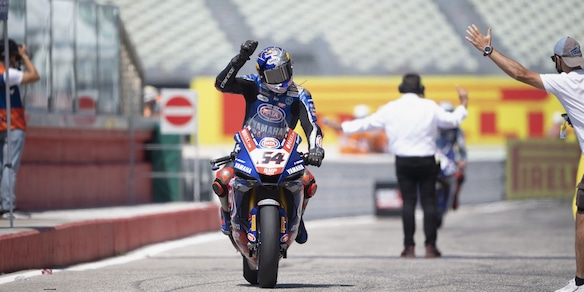 Superbike, Razgatlioglu interrompe il dominio di Rea: il turco è campione del mondo