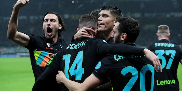 L'Inter ferma il Napoli: Lautaro decisivo, magia di Mertens