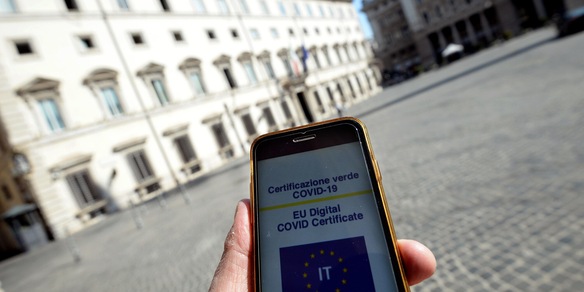 Super Green Pass in arrivo, Costa: "Limitazioni ai non vaccinati"