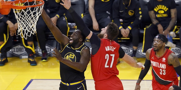 Nba, Phoenix e Golden State volano. Lakers ko dopo tre supplementari