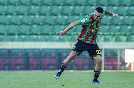 Ternana-Crotone, umbri imbattuti e...
