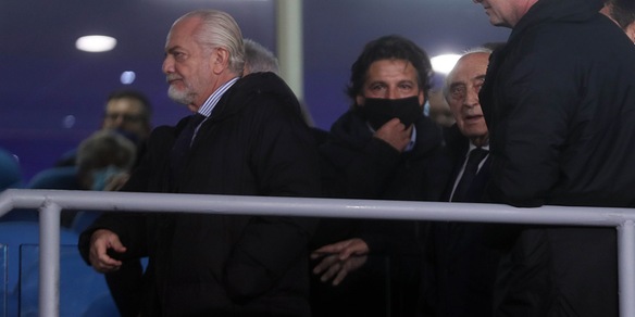 Napoli, De Laurentiis brinda con la squadra nonostante la sconfitta