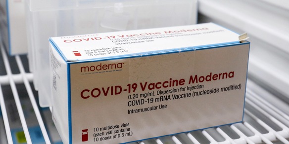 Moderna: vaccino contro la variante Omicron per il 2022