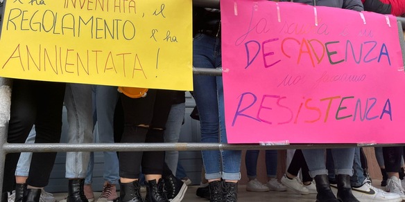 Preside vieta piercing e unghie lunghe a scuola: scoppia la protesta
