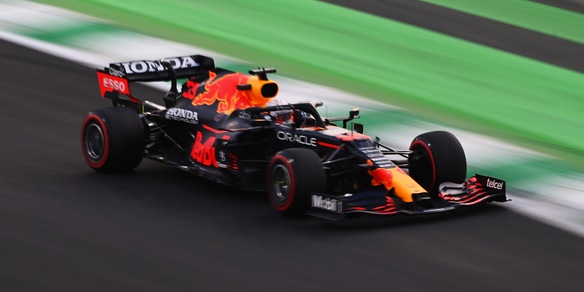 F1 Gp Arabia Saudita: nelle terze libere Verstappen davanti a Hamilton, Ferrari indietro