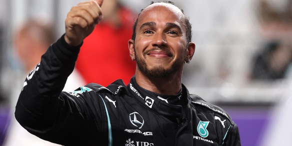 F1, Hamilton dopo la pole: "Fieri della doppietta, domani con Red Bull sarà battaglia"