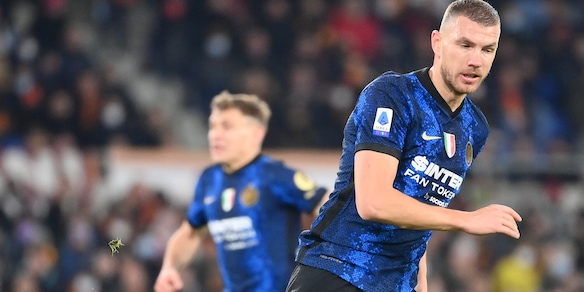 Dzeko, il cuore resta a Roma: in campo all’Olimpico con parastinchi giallorossi