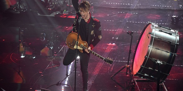 Sanremo 2022, Stash escluso: il presunto gesto contro Amadeus