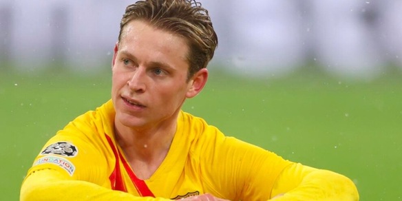 Bufera su De Jong: “Gioca con 50 kg di patate sulle spalle”