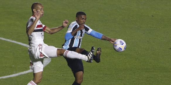 Brasile, il Gremio retrocede e i tifosi se la prendono con Douglas Costa