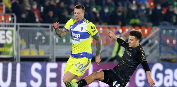 Moviola Venezia-Juve, manca il secondo giallo per Ampadu