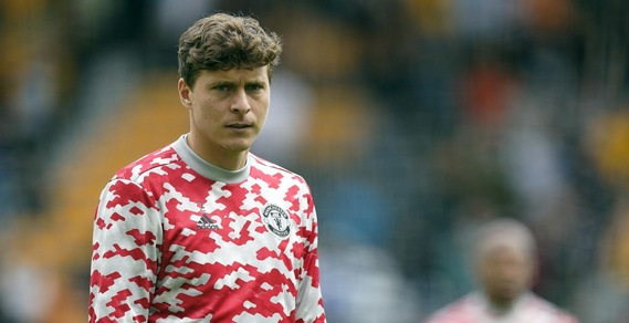 United, paura per Lindelof: problemi di respirazione in campo