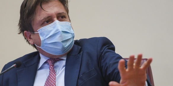 Covid, Sileri: "Variante Omicron è un'incognita"