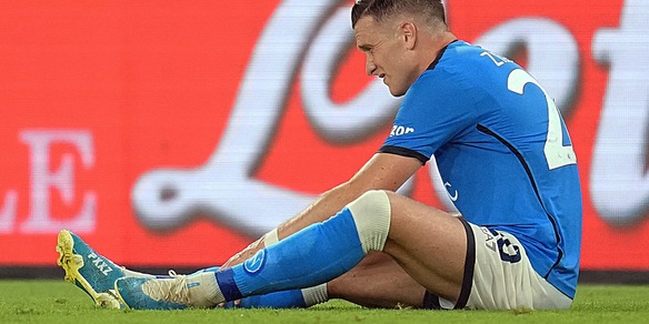 Napoli-Empoli, Zielinski esce al 22' per un problema respiratorio