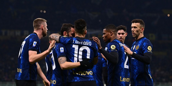 Inter show con il Cagliari: doppietta di Lautaro, Inzaghi in testa