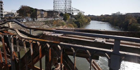 Roma, ha riaperto il Ponte di Ferro dopo 70 giorni