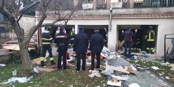 Roma, esplosione in villetta: ferita una donna