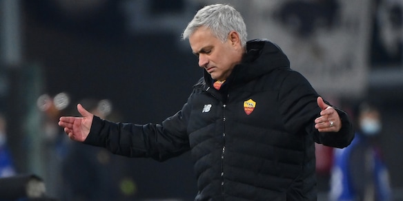 Mourinho e gli arbitri, il messaggio a Cristante: “Attento, non sei Bonucci…”