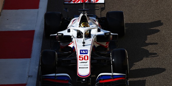 F1, Test Abu Dhabi 2021: Shwartzman davanti nel day-2, sesto Sainz