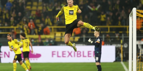 Haaland trascina il Dortmund. Al Leverkusen non basta Schick