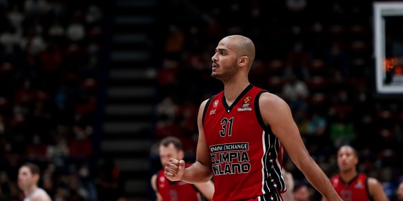 Emergenza Olimpia Milano: polso ko per Shields