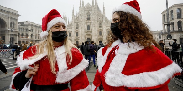 Regali di Natale 2021: alimentari e libri guidano la graduatoria