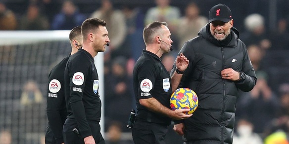 Liverpool, Klopp contro l'arbitro: "Che problemi ha con me?"