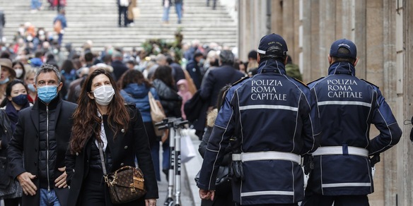 Covid nel Lazio, obbligo mascherina all'aperto dal 23 dicembre