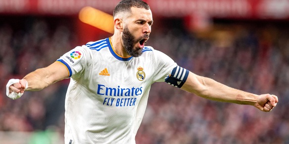 Benzema regala un Natale in fuga al Real Madrid