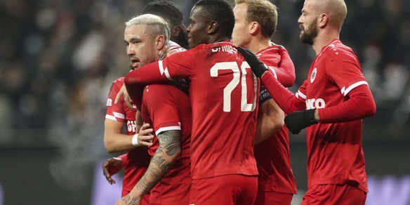 Covid, focolaio nell'Anversa di Nainggolan: gara rinviata in Belgio