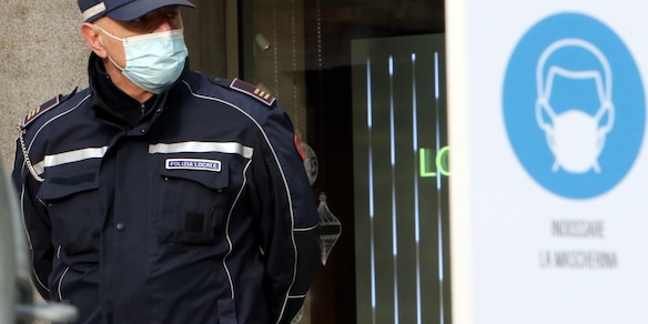 Positivo al Covid aggredisce medici e polizia con un cacciavite: arrestato